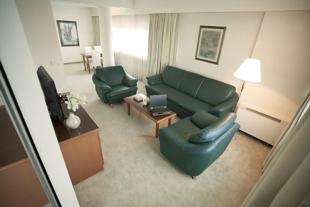 Aristos Hotel